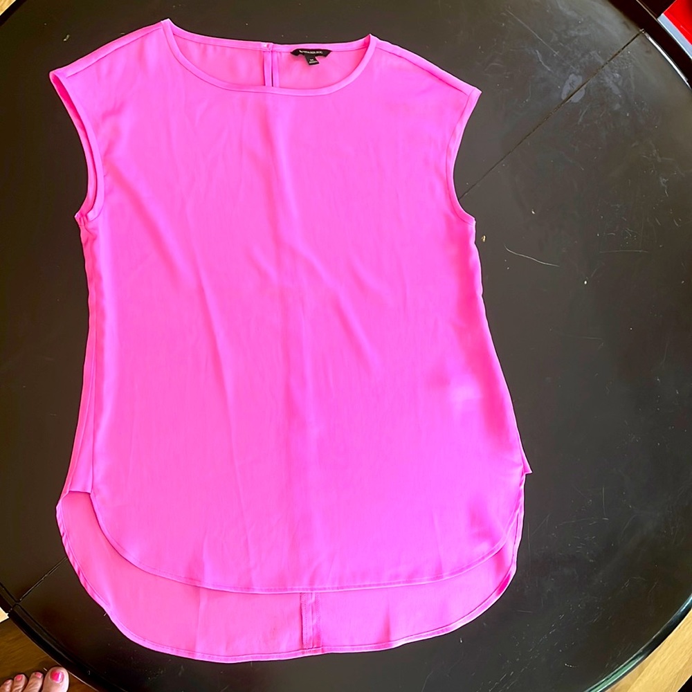 Banana Republic hot pink sleeveless top. Lightly worn. Size Medium.